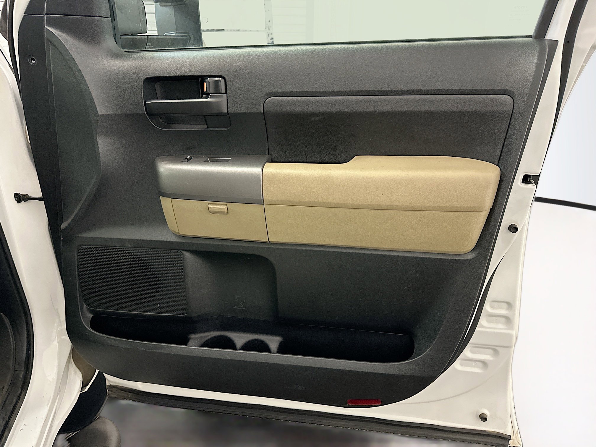 Used 2012 Toyota Tundra 4x4 CrewMax w/ Tow Pkg image 32