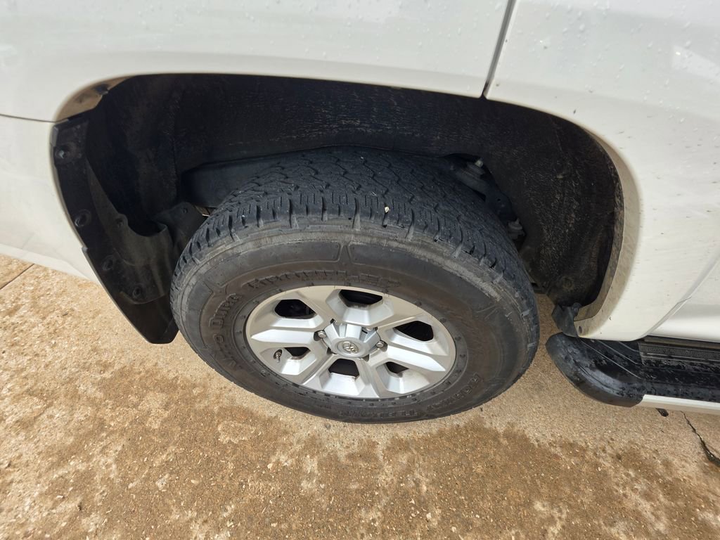 Used 2014 Toyota 4Runner SR5 AWD/4WD image 11