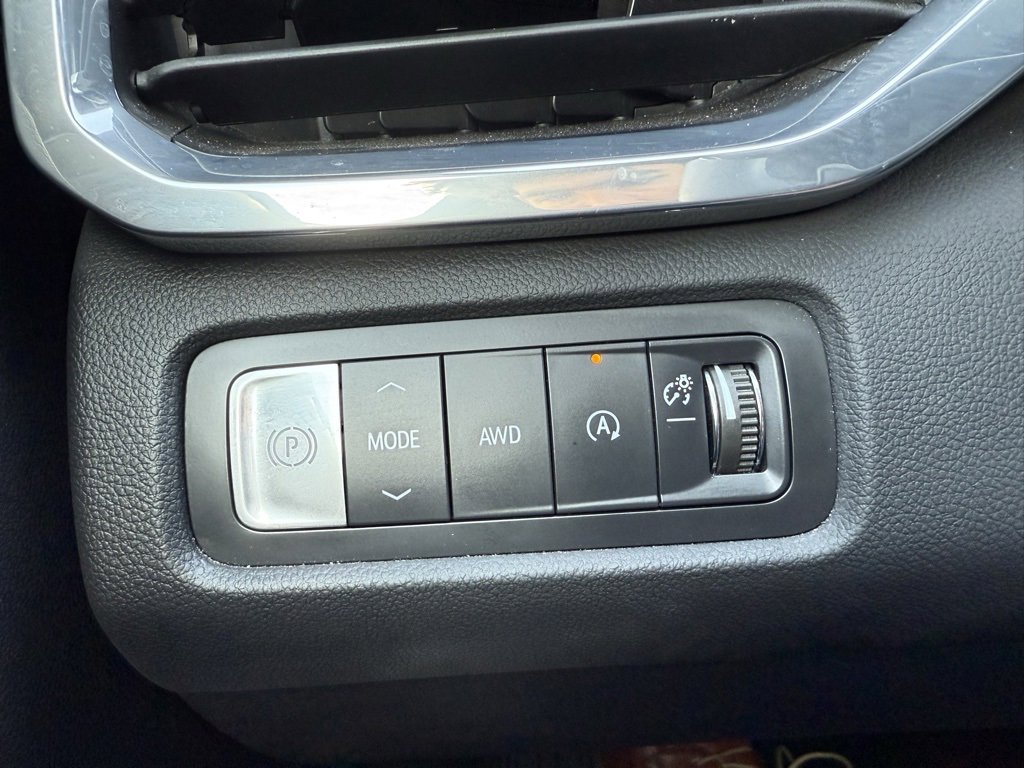 Used 2024 GMC Acadia Elevation image 43