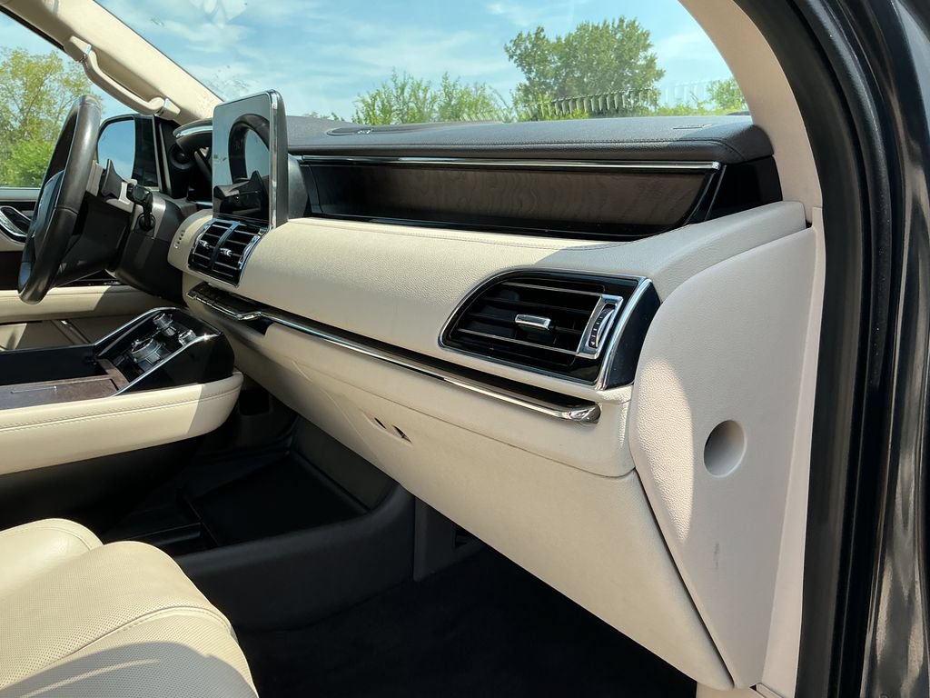 Used 2021 Lincoln Navigator L Reserve AWD/4WD image 32
