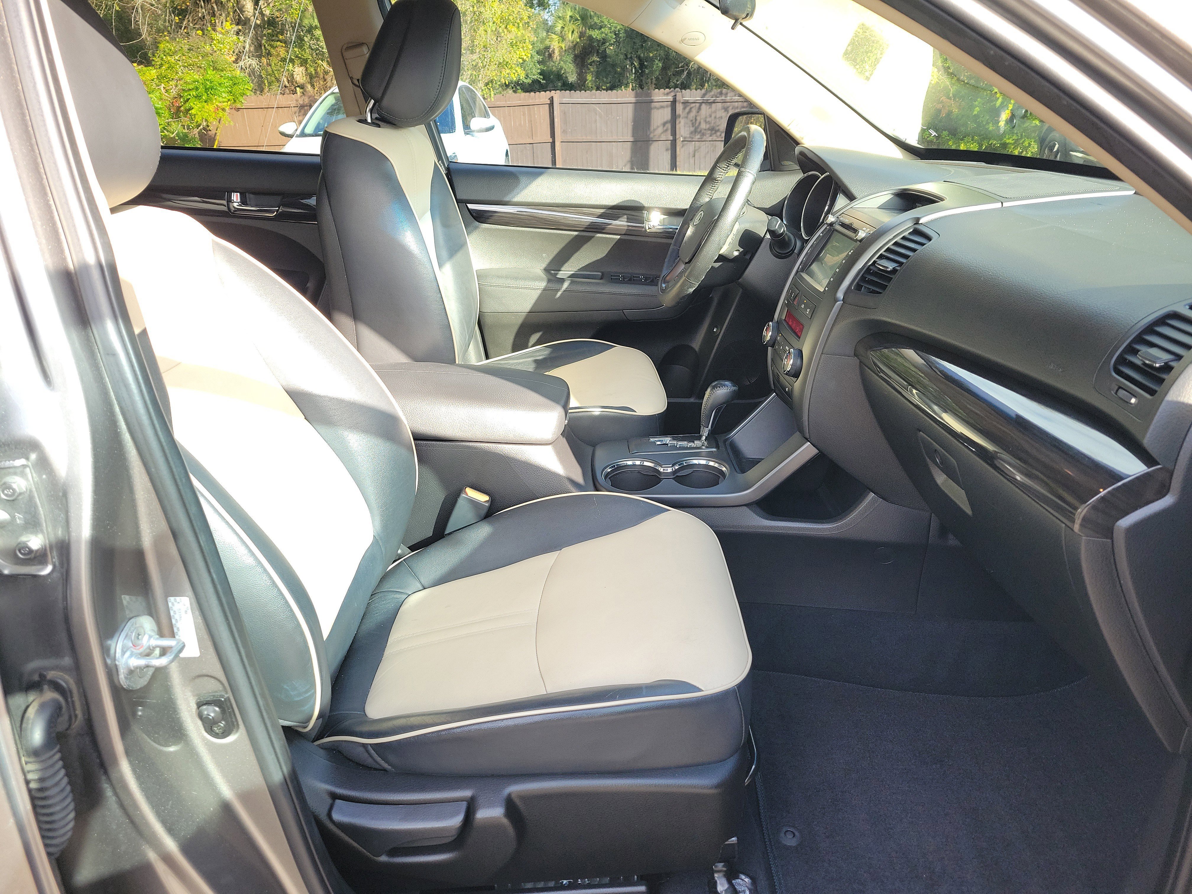 Used 2011 Kia Sorento EX w/ Limited Pkg image 7