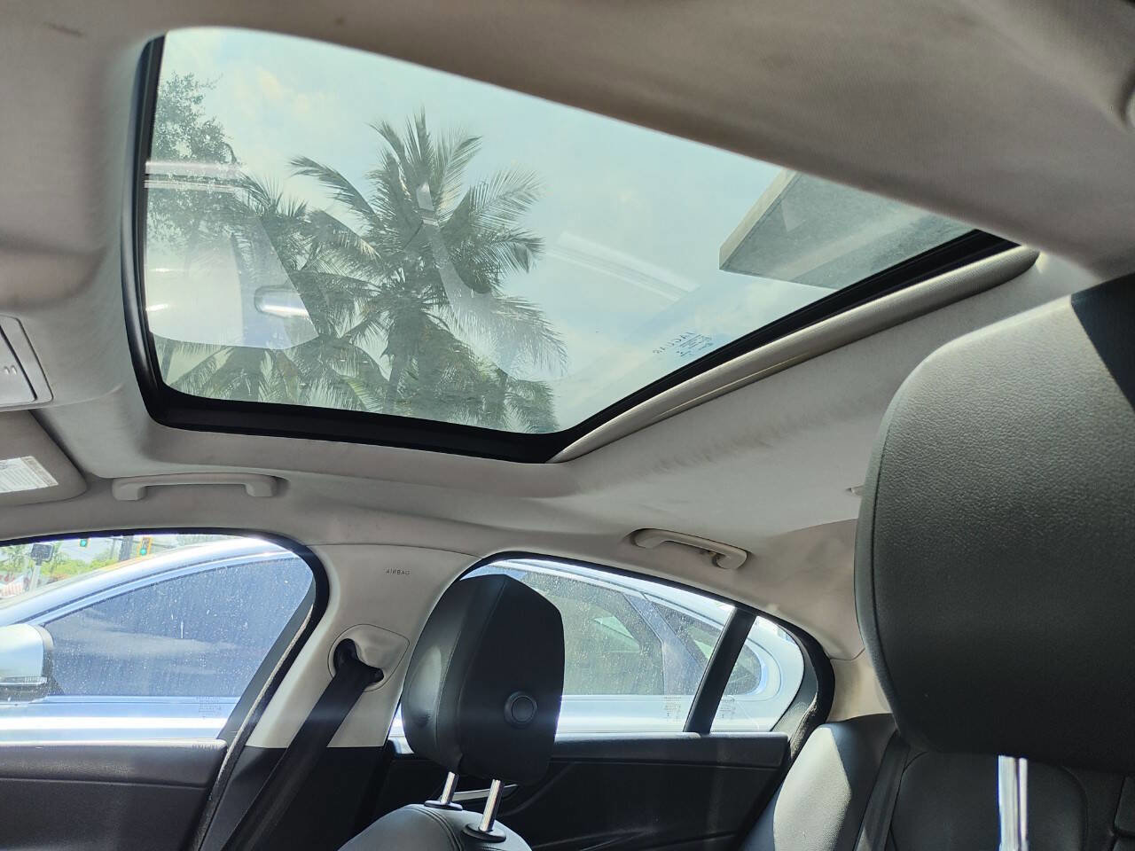 Used 2017 Jaguar XE Premium image 23