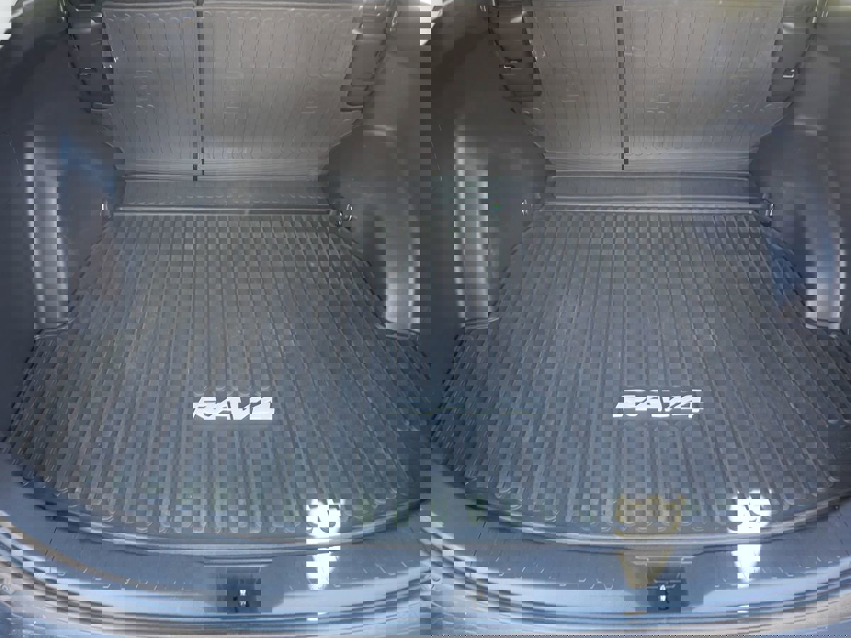 Used 2020 Toyota RAV4 LE image 20