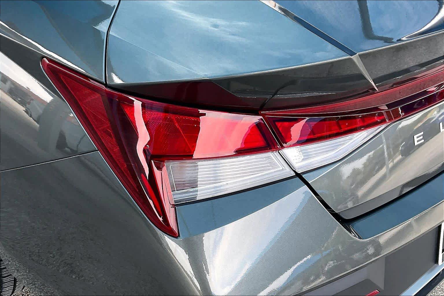 Used 2024 Hyundai Elantra SEL FWD image 27