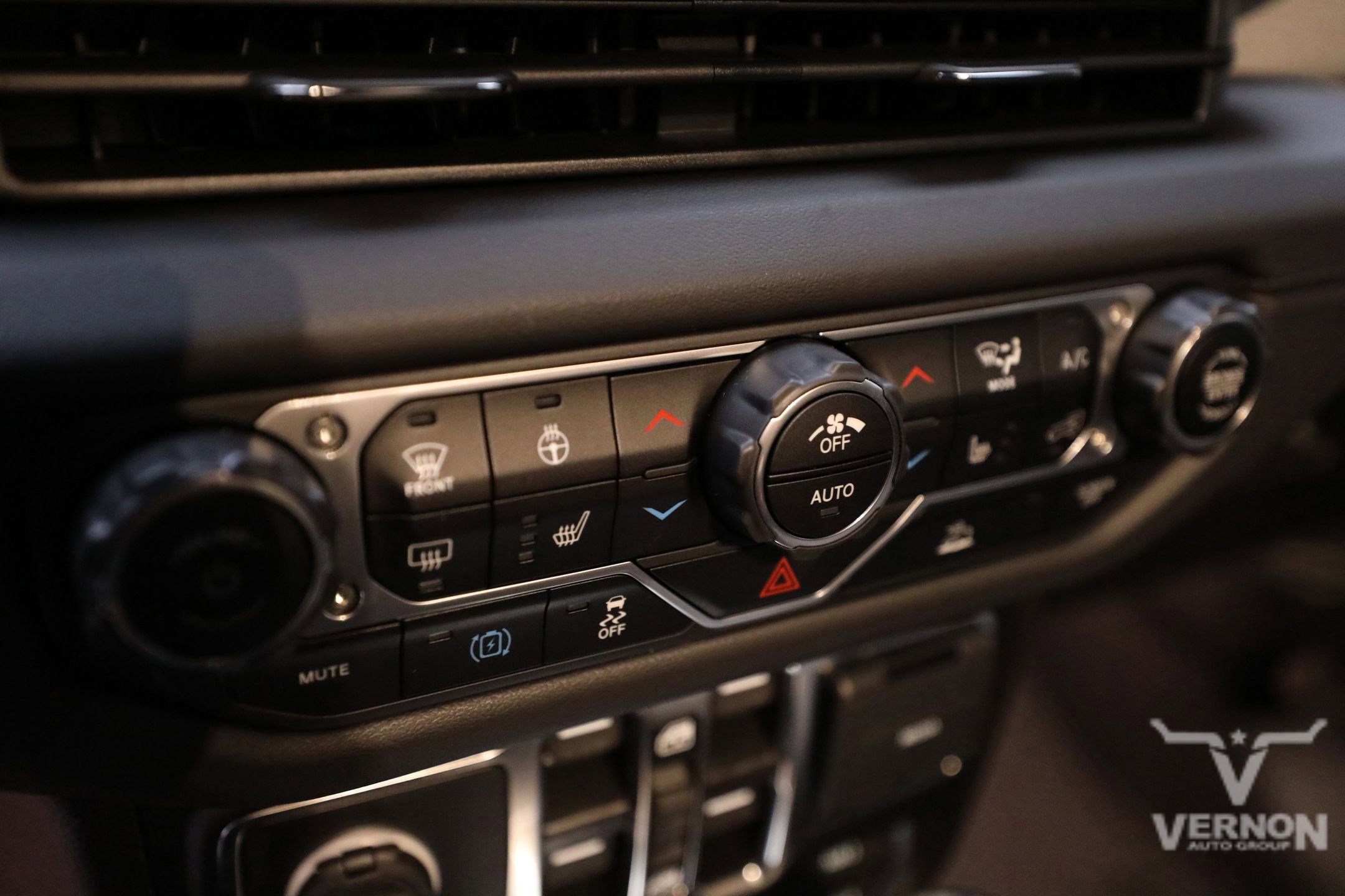 New 2024 Jeep Wrangler Sahara image 30