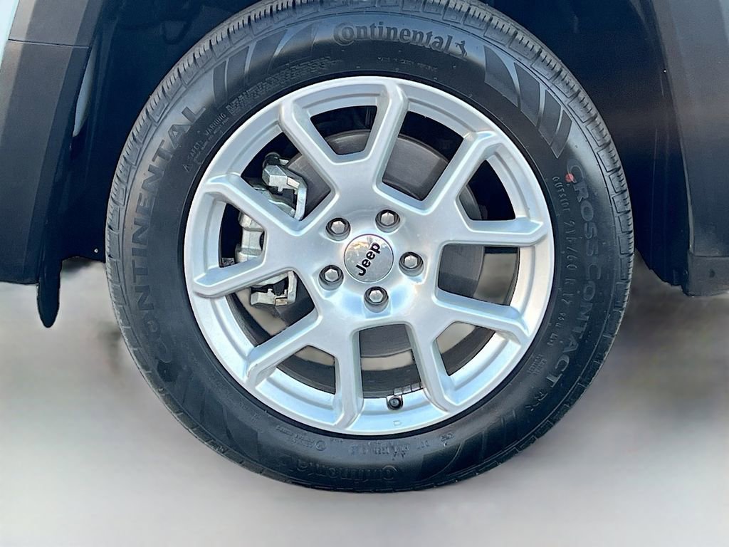 Used 2023 Jeep Renegade Latitude image 29