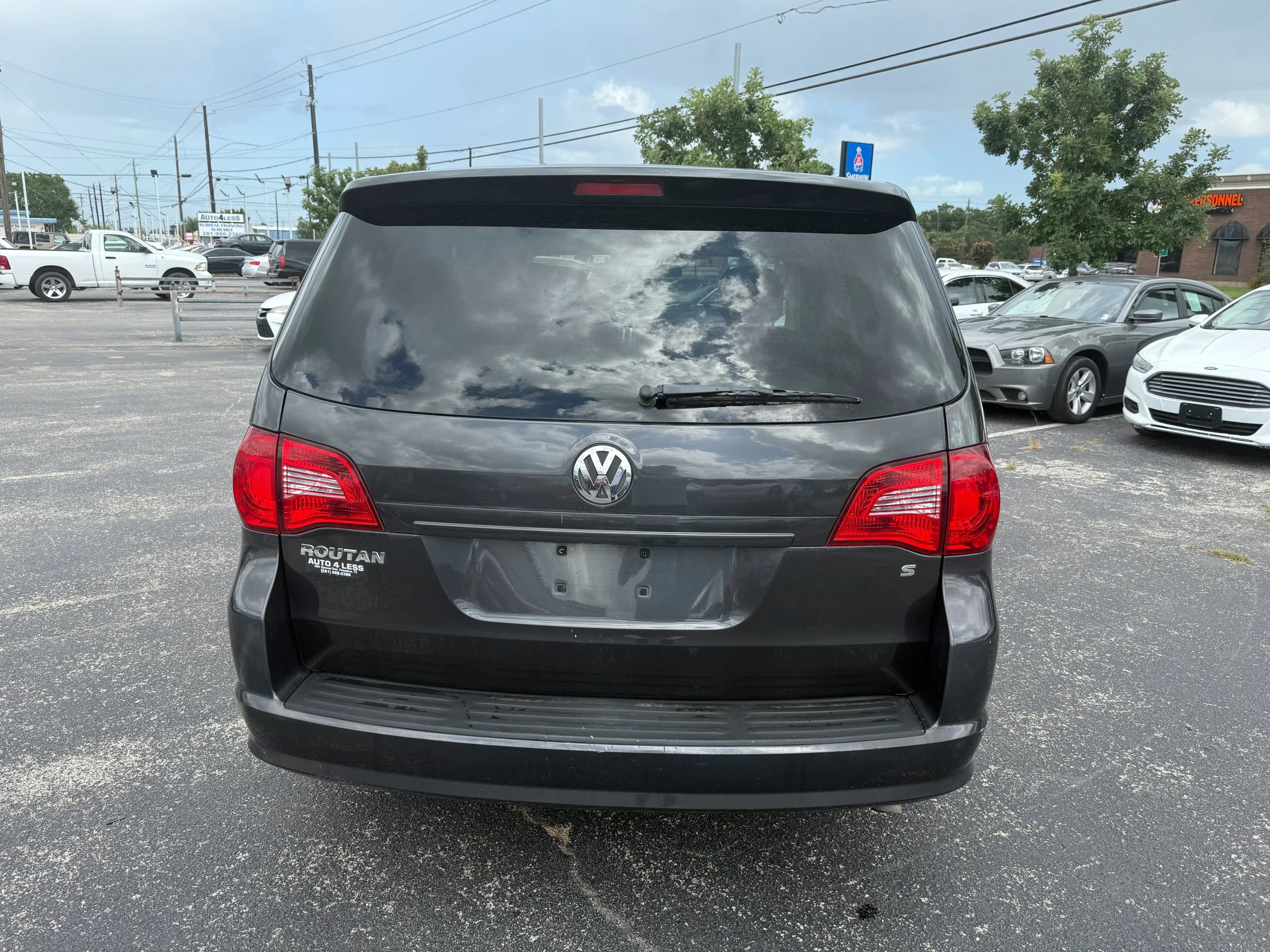 Used 2012 Volkswagen Routan S image 5