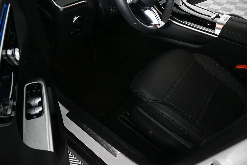 Used 2025 Mercedes-Benz GLC 300 4MATIC image 8