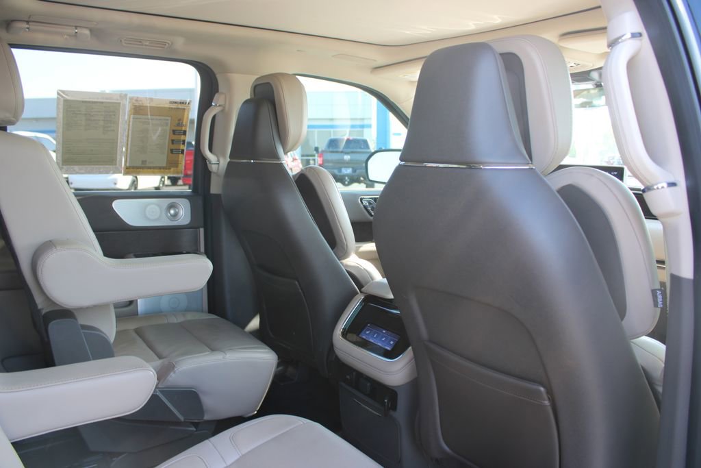 Used 2024 Lincoln Navigator L Reserve AWD/4WD image 35