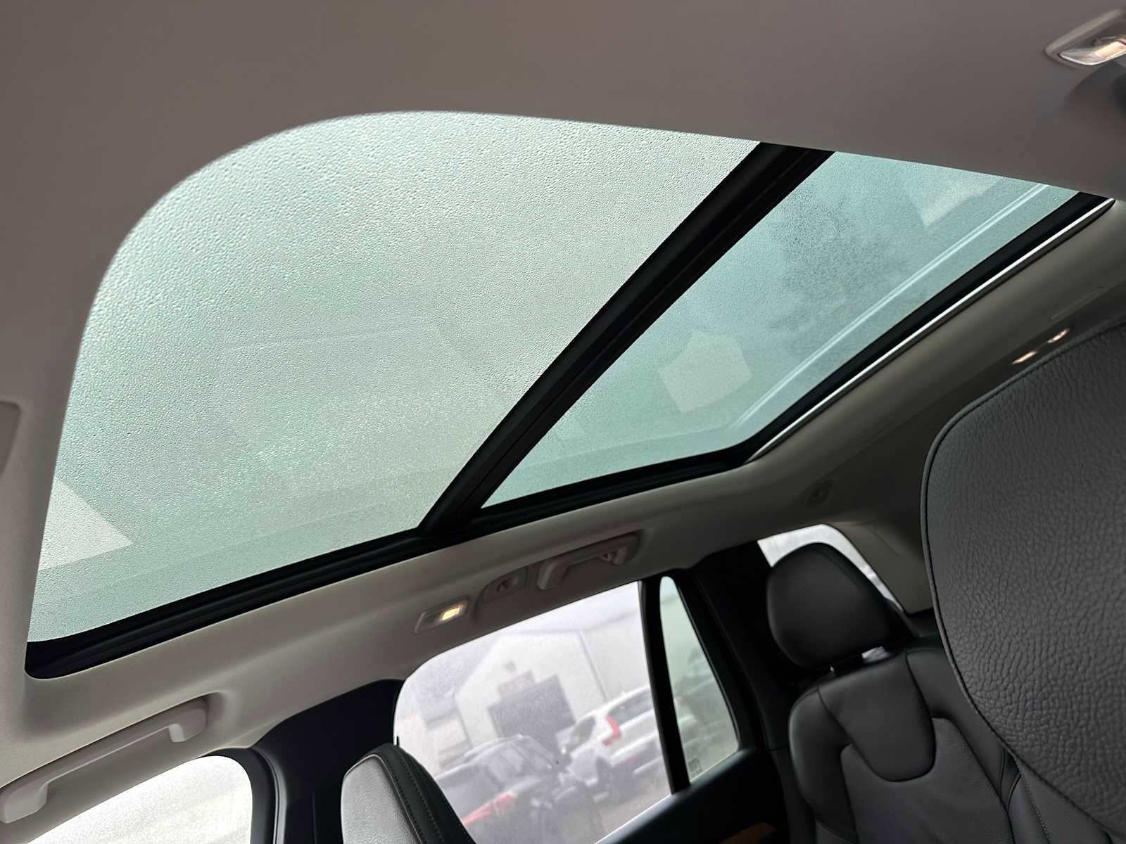 Certified 2025 Volvo XC90 B6 Plus image 23