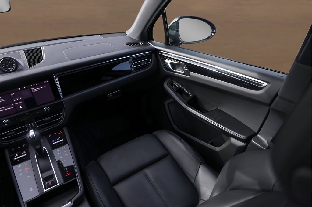 Used 2025 Porsche Macan image 28