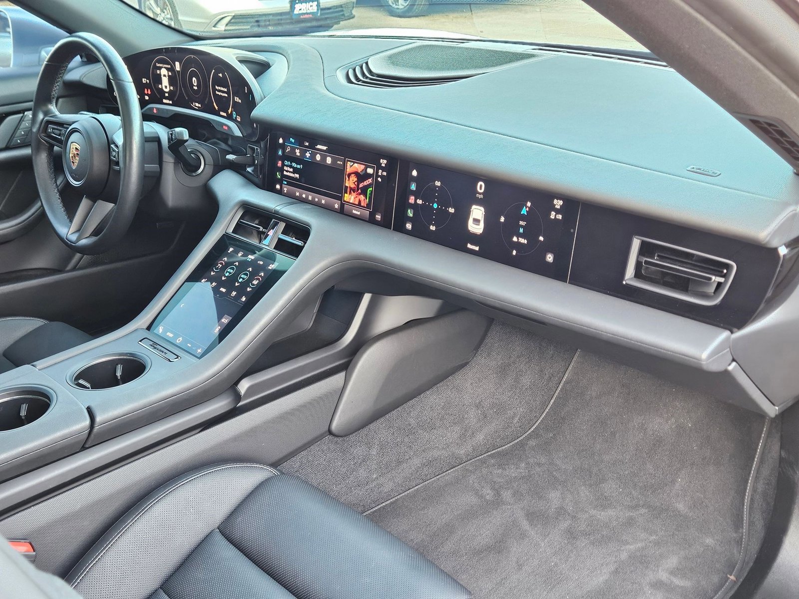 Used 2023 Porsche Taycan image 23