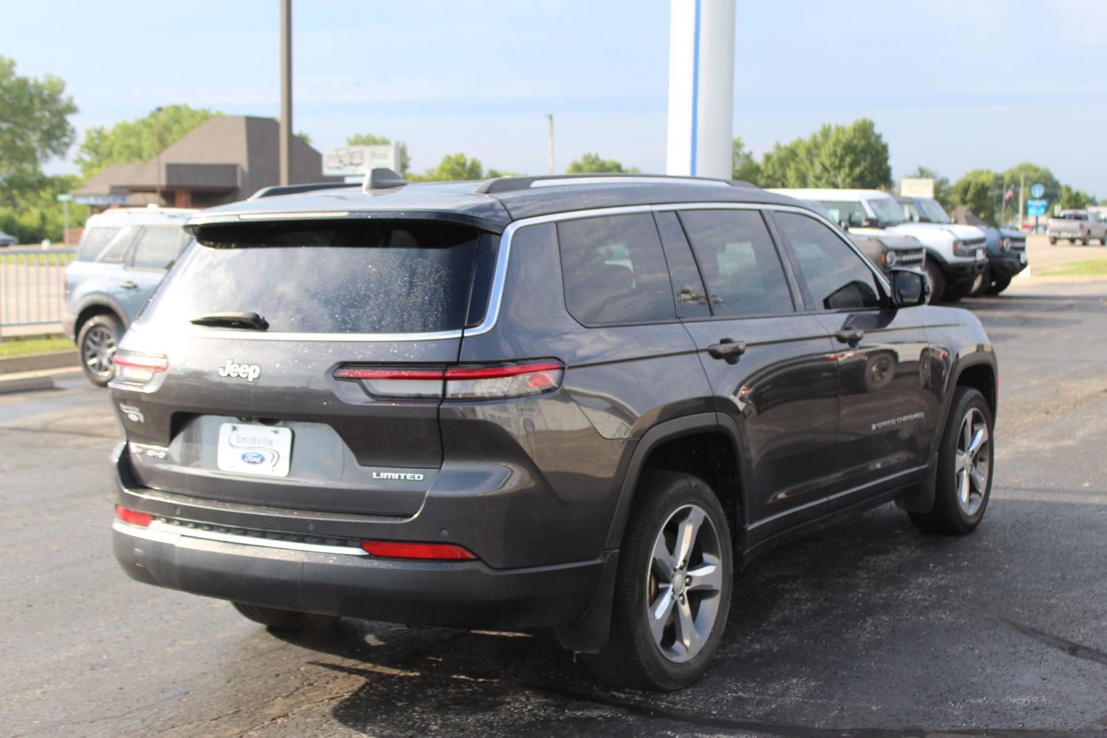 Used 2022 Jeep Grand Cherokee L Limited w/ MOPAR Finishing Package AWD/4WD image 5