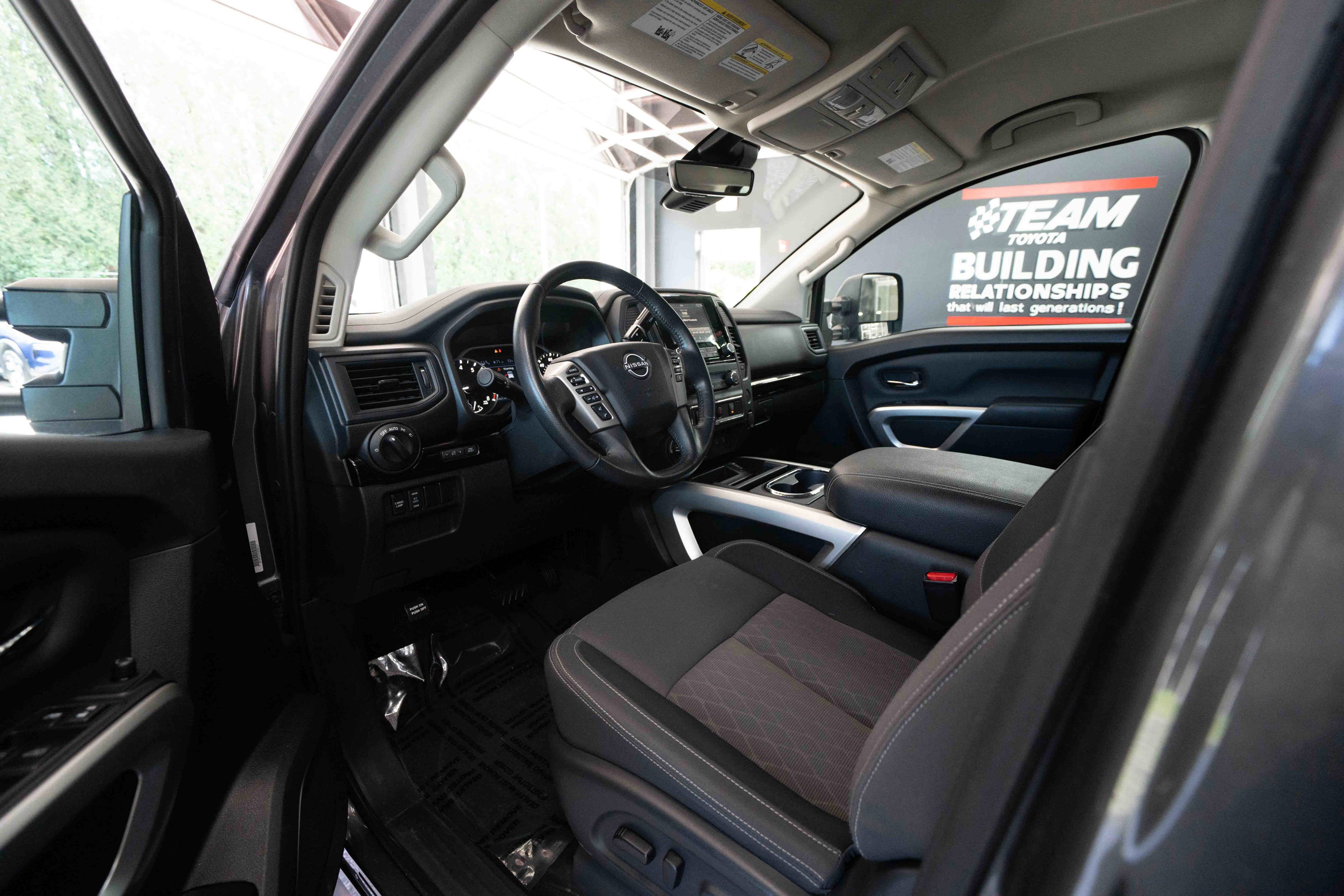 Used 2024 Nissan Titan SV w/ SV Convenience Package AWD/4WD image 8