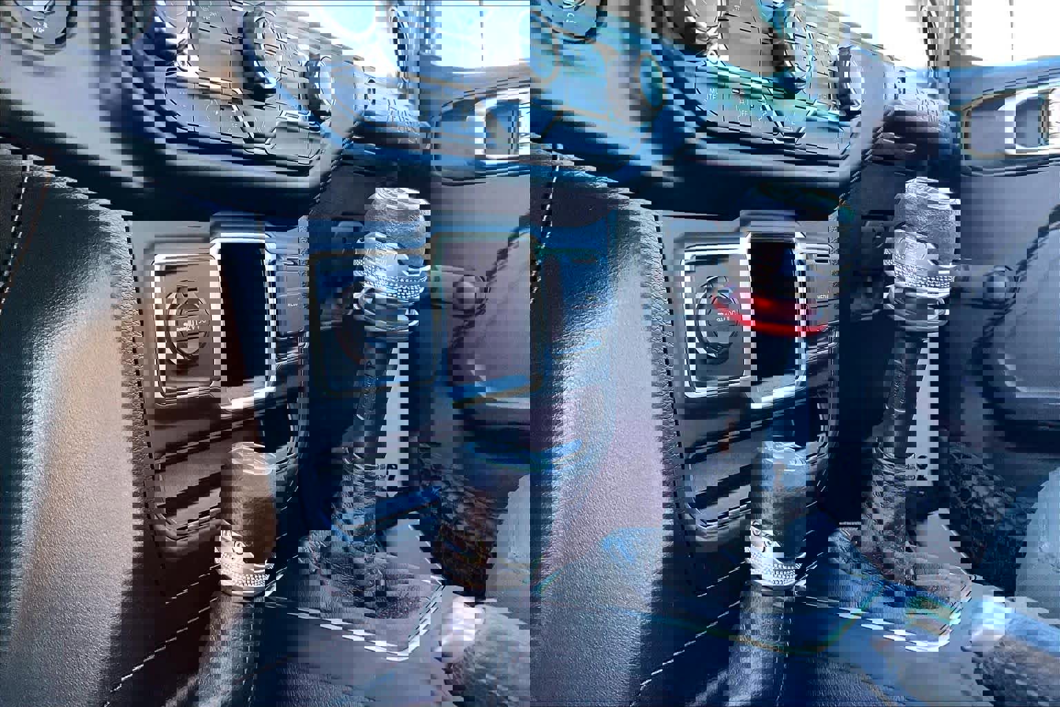 Used 2023 Jeep Wrangler Sport image 34