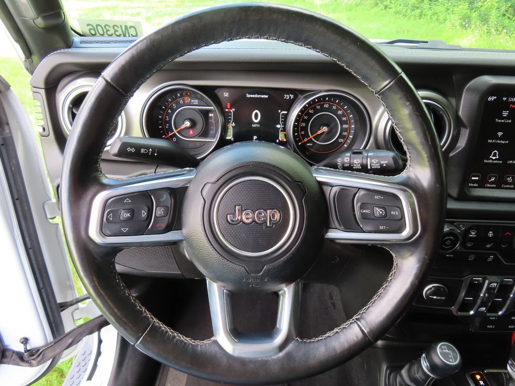 Used 2023 Jeep Wrangler Unlimited Sahara w/ Cold Weather Group AWD/4WD image 17