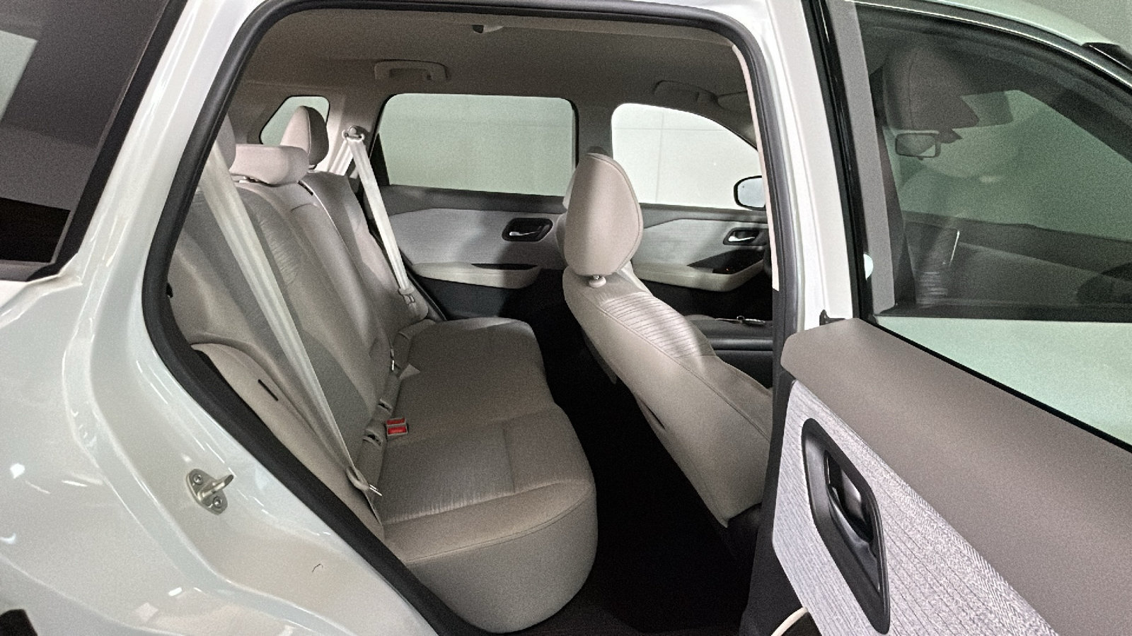 Used 2021 Nissan Rogue SV AWD/4WD image 35
