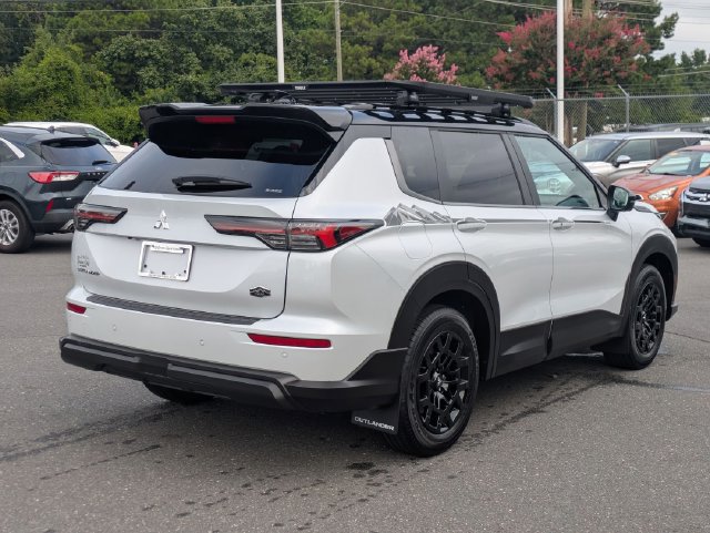 New 2025 Mitsubishi Outlander AWD image 3