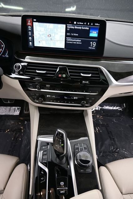 Used 2023 BMW M550i xDrive w/ Dynamic Handling Package image 16