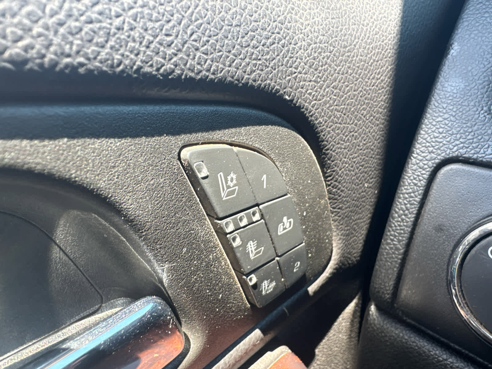 Used 2010 GMC Yukon XL Denali RWD image 11