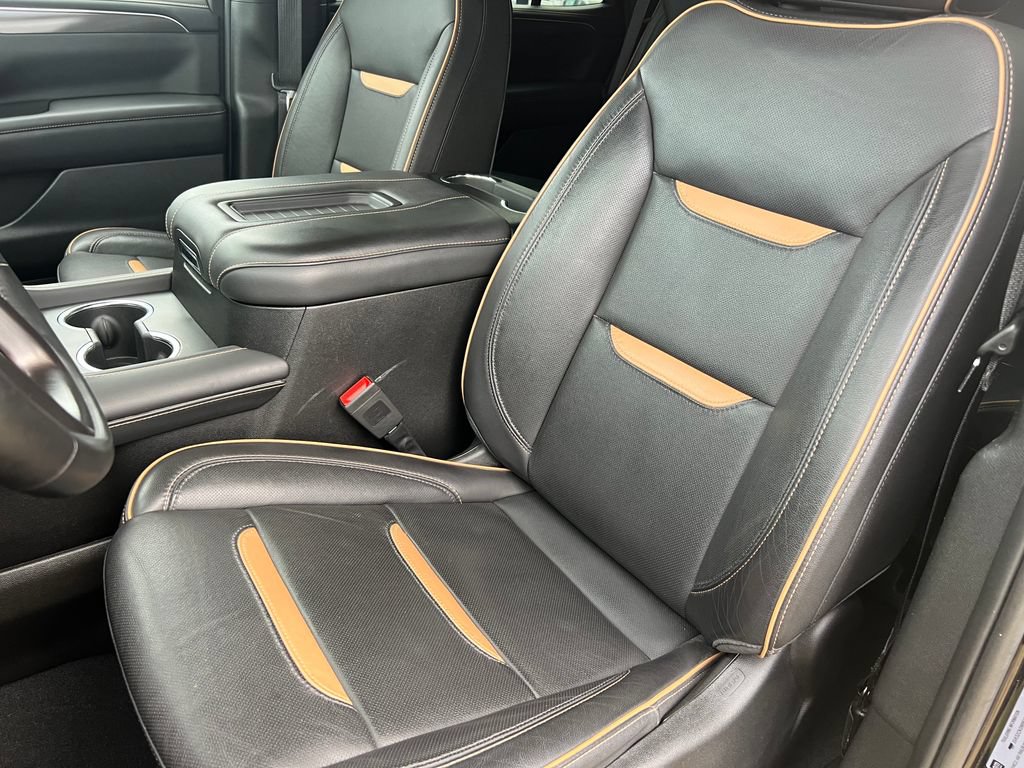 Used 2023 GMC Yukon AT4 w/ AT4 Premium Package AWD/4WD image 12