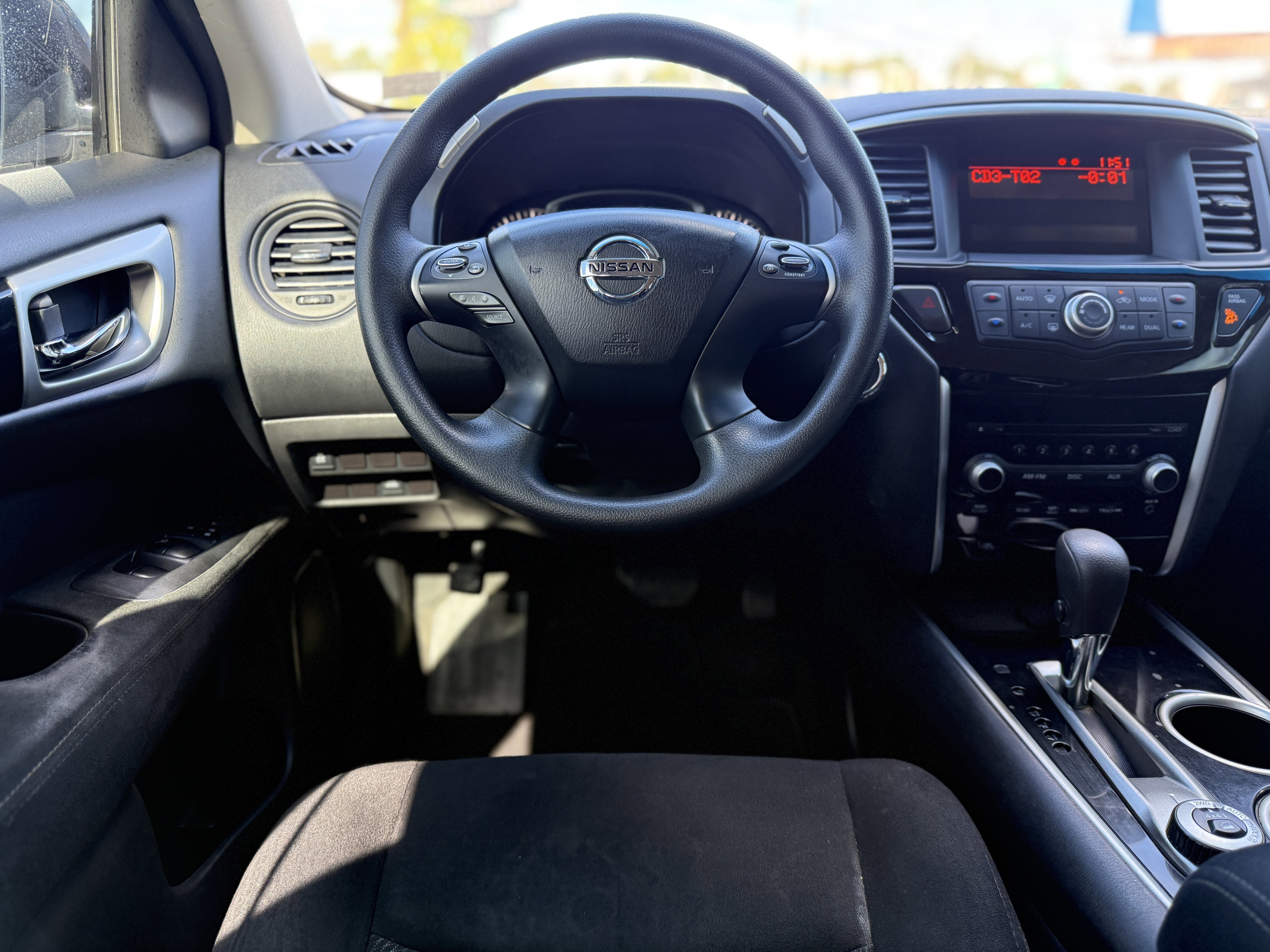 Used 2015 Nissan Pathfinder S image 23