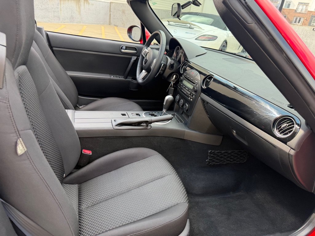 Used 2008 MAZDA MX-5 Miata Touring RWD image 20