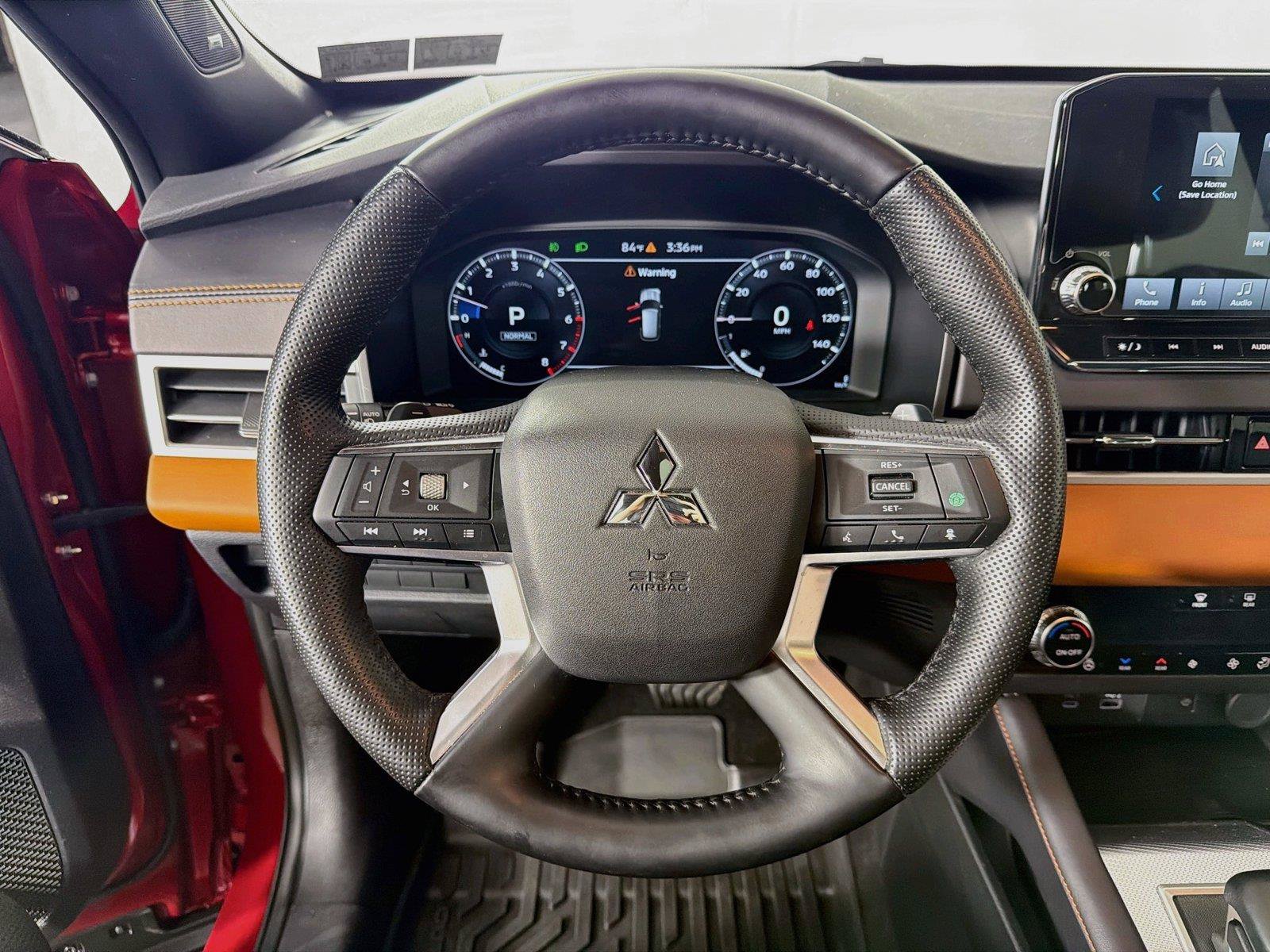 Used 2024 Mitsubishi Outlander SEL AWD/4WD image 3