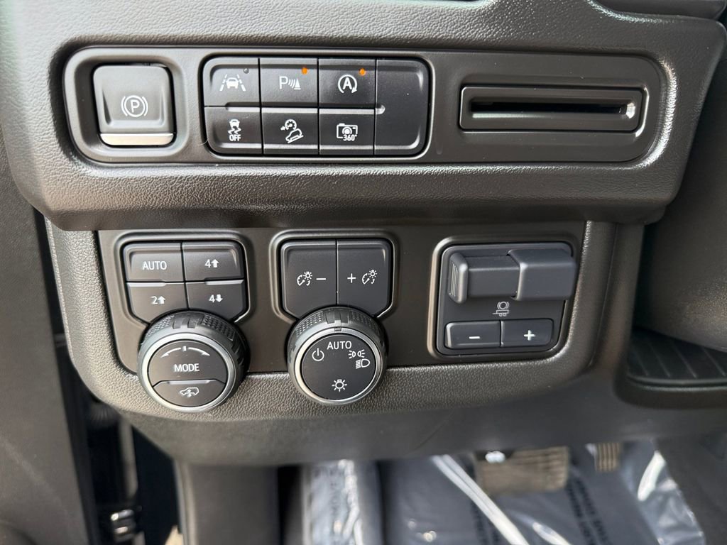 Used 2023 Chevrolet Suburban Z71 w/ Off-Road Capability Package AWD/4WD image 25