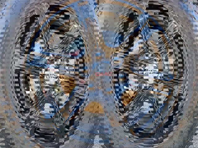 Used 2023 GMC Acadia AT4 w/ Technology Package image 8