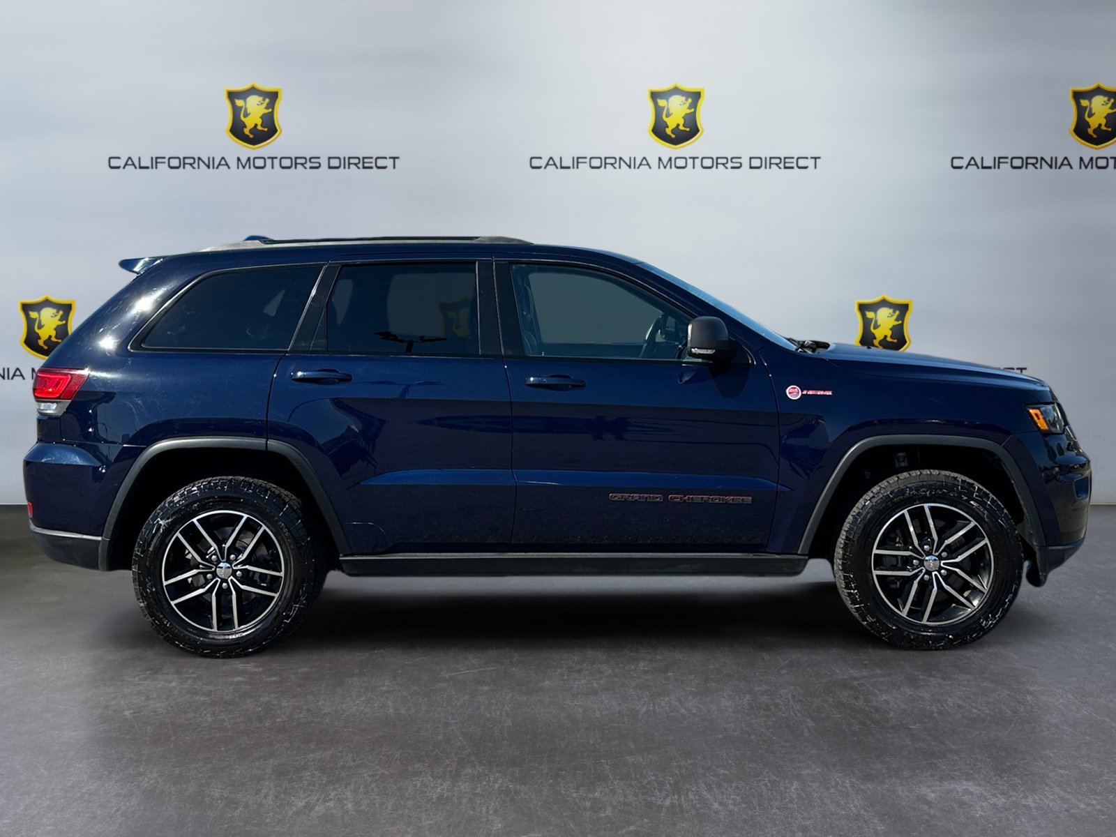 Used 2018 Jeep Grand Cherokee Trailhawk w/ Trailhawk Luxury Group AWD/4WD image 6