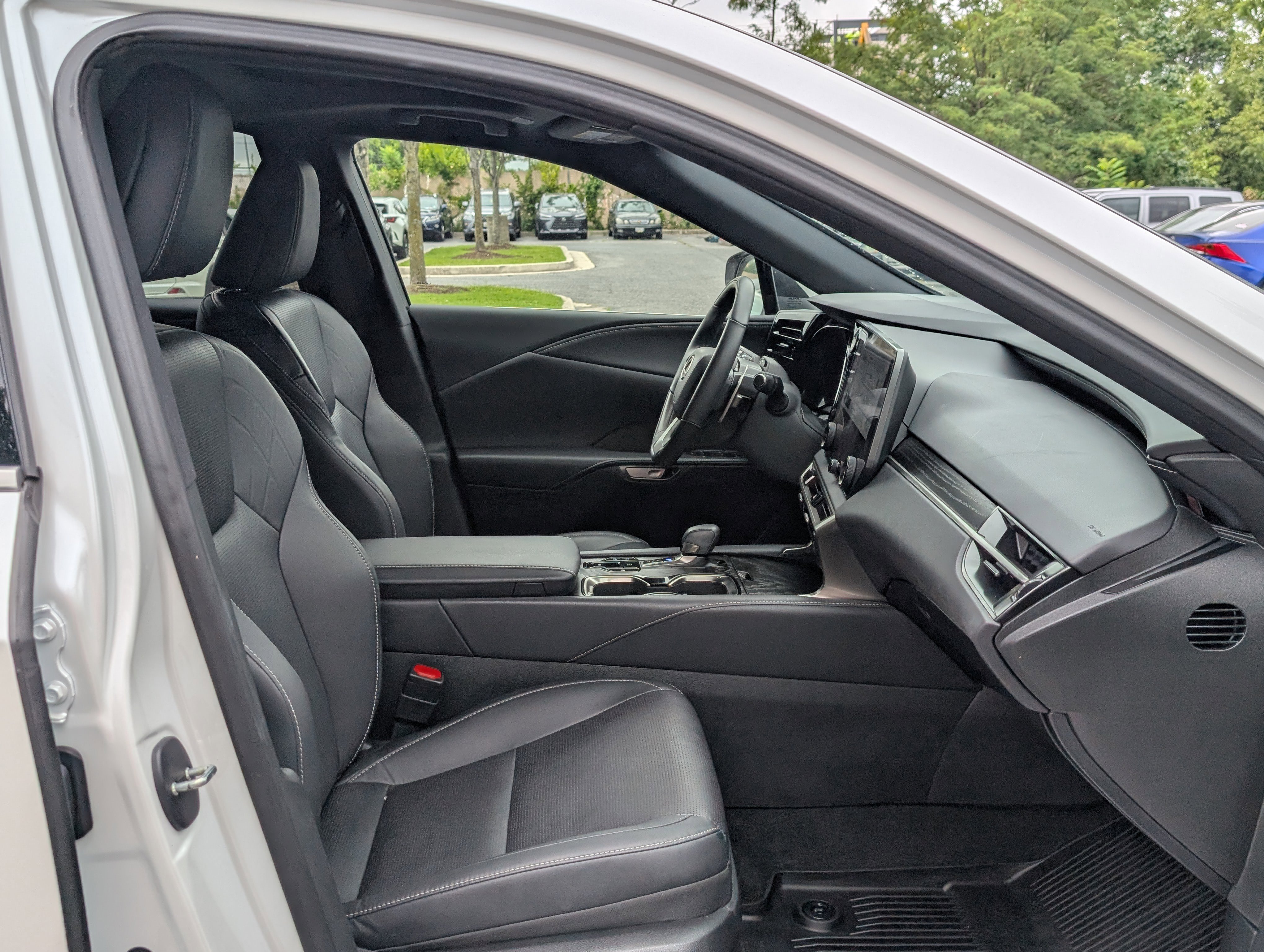 Certified 2023 Lexus RX 350 RX 350h Premium Plus w/ Accessory Package (2T) image 11