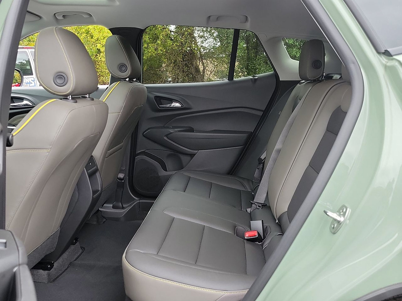 Used 2025 Chevrolet Trax ACTIV w/ Sunroof Package FWD image 13