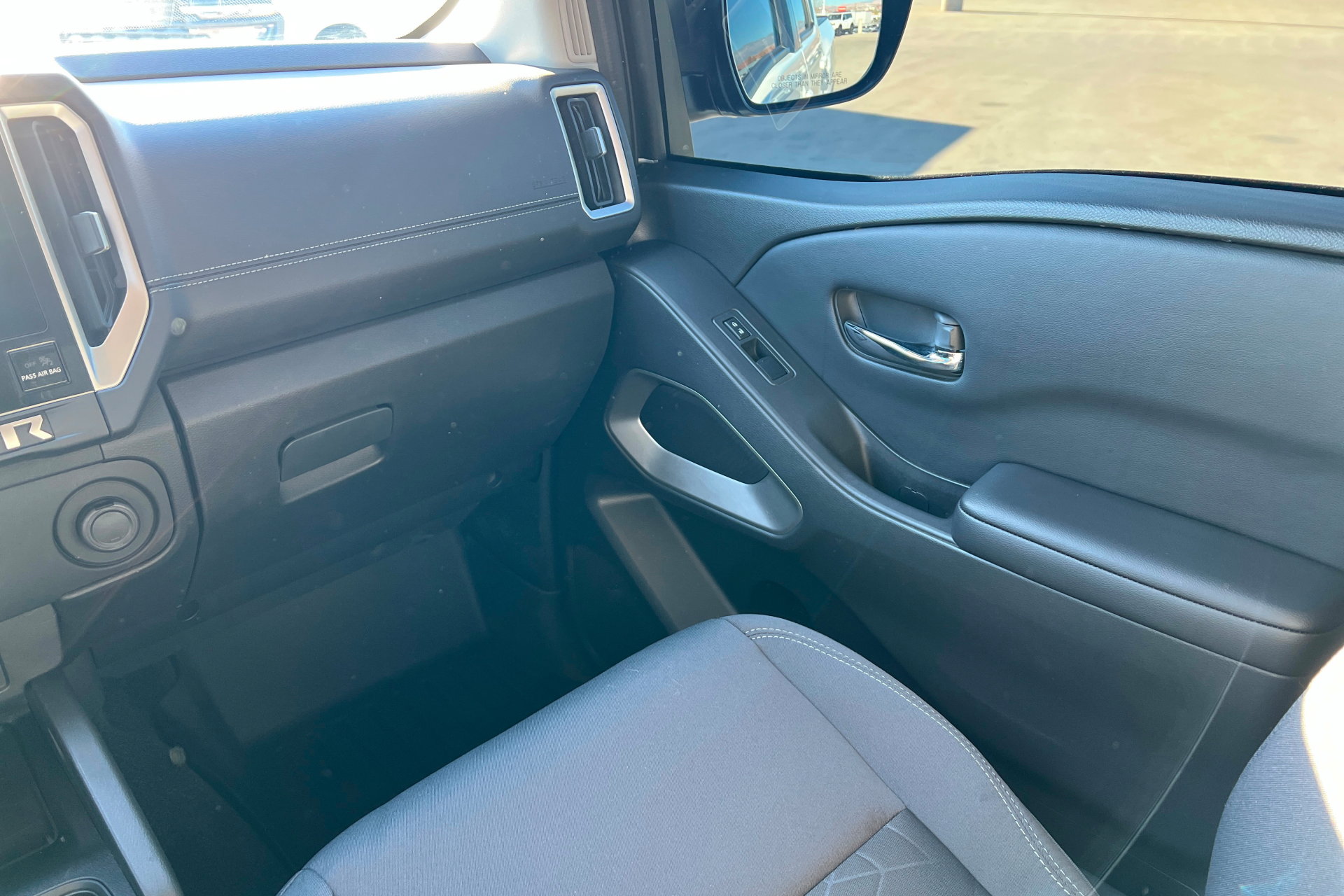 Used 2025 Nissan Frontier SV image 10