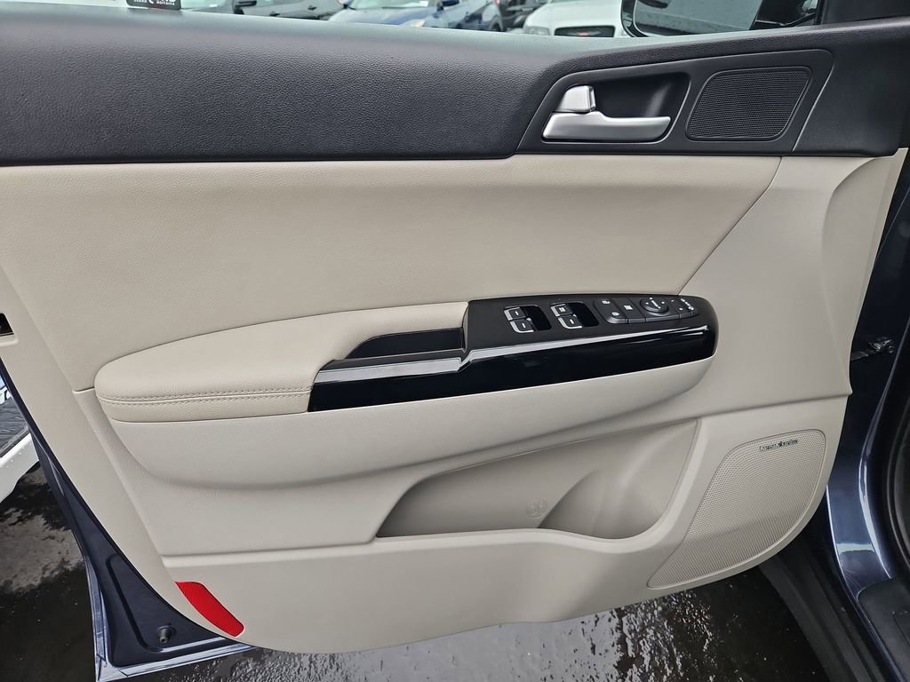 Used 2022 Kia Sportage EX w/ EX Technology Package image 10