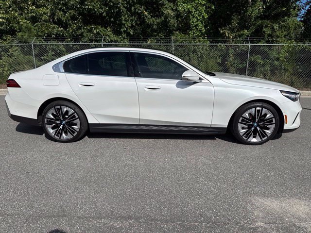 Used 2024 BMW i5 eDrive40i w/ M Sport Package RWD image 4
