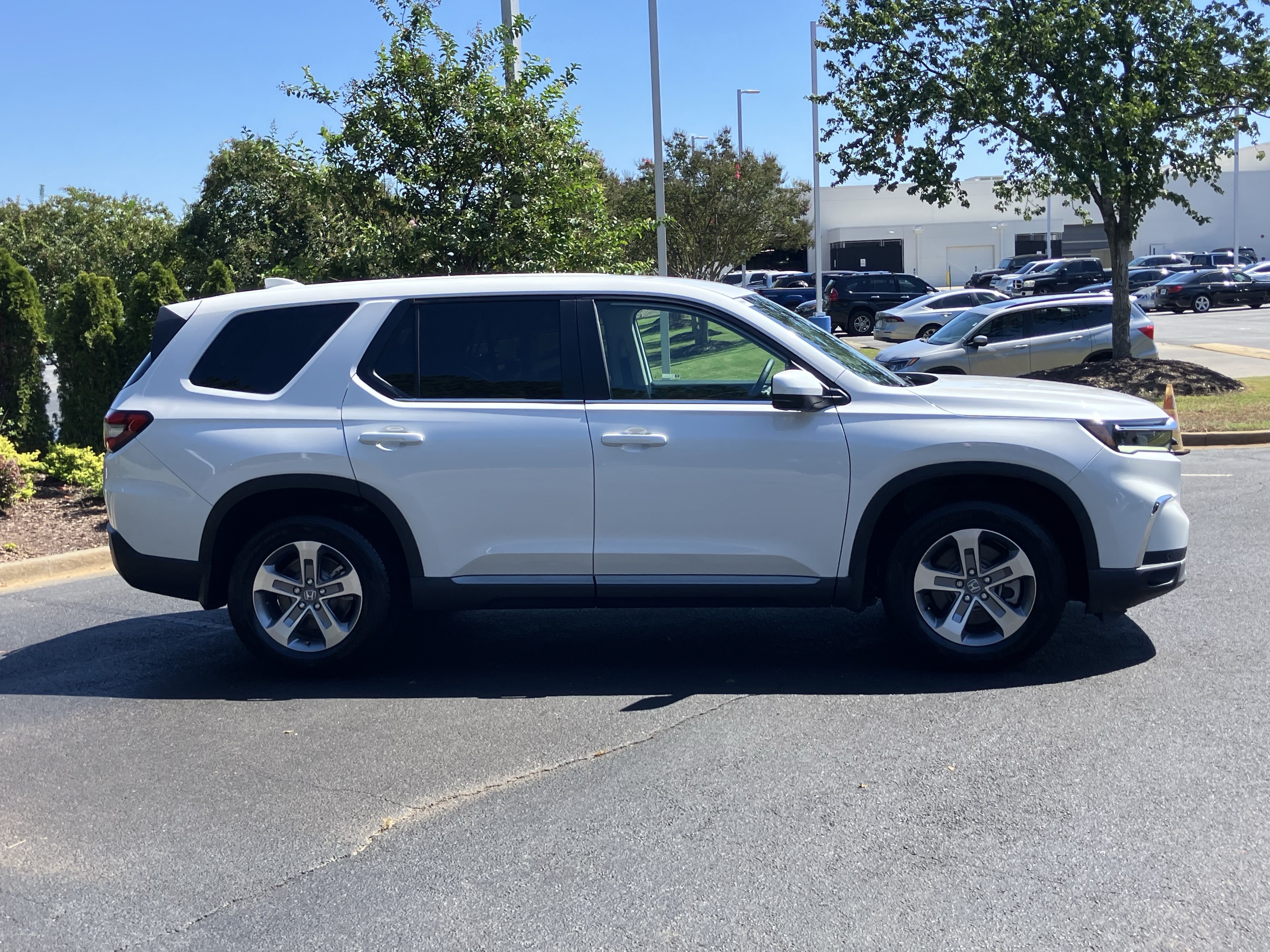 Used 2025 Honda Pilot EX-L image 11
