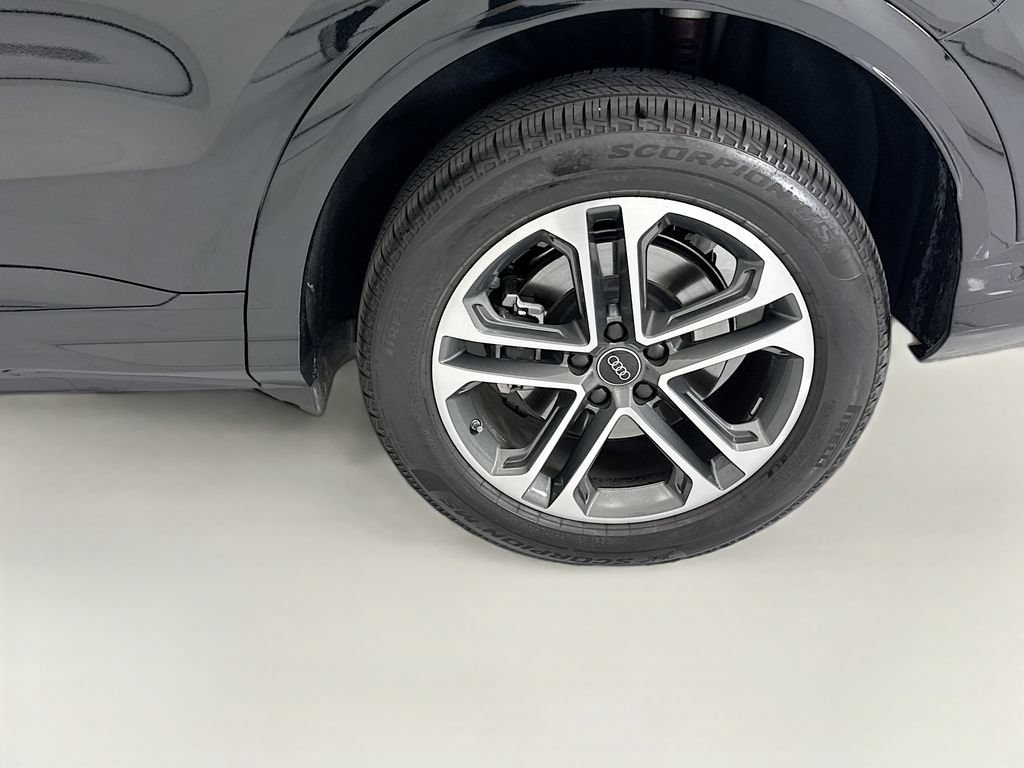 Used 2025 Audi Q5 Premium AWD/4WD image 30