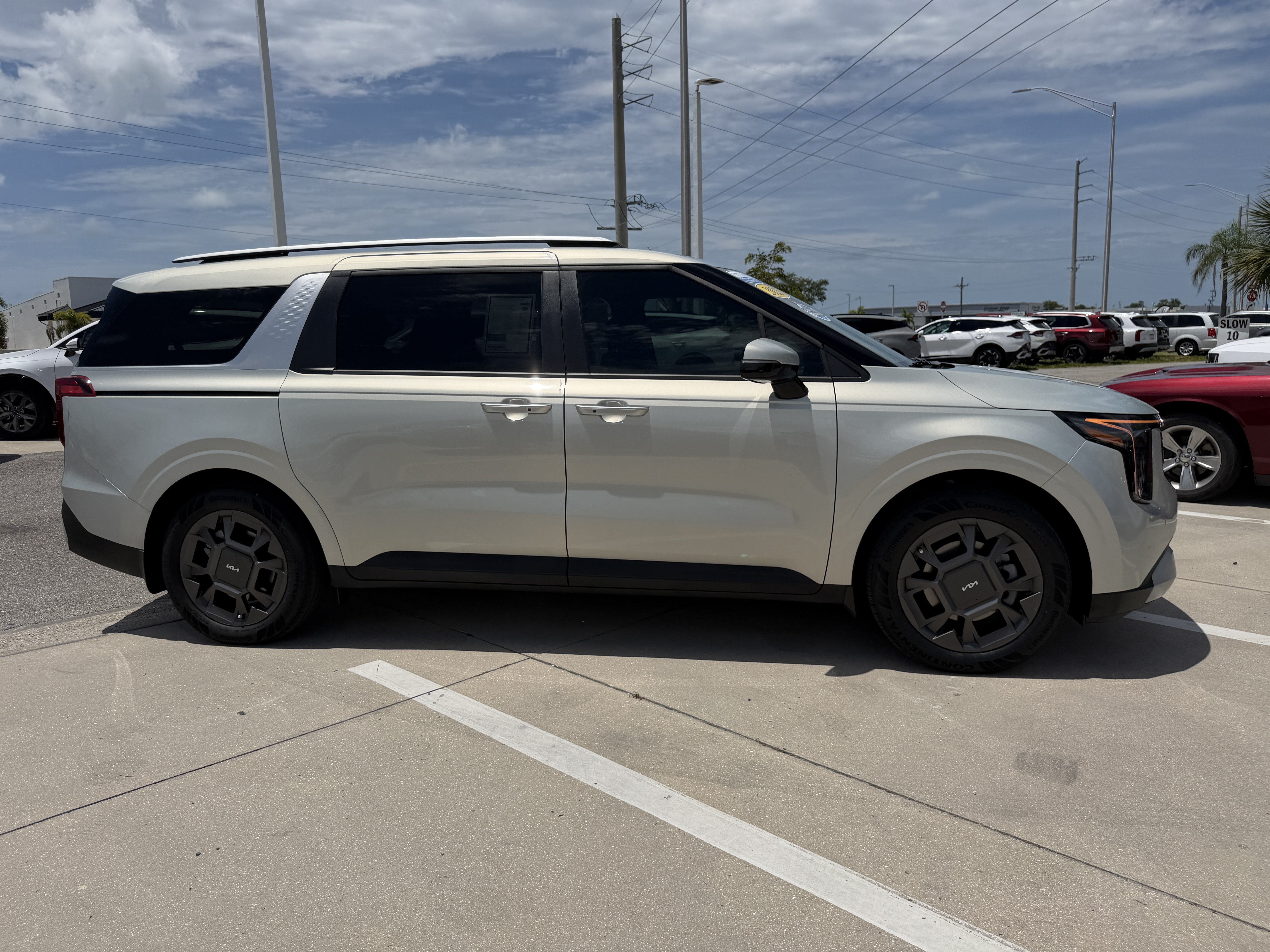 Certified 2025 Kia Carnival EX FWD image 3