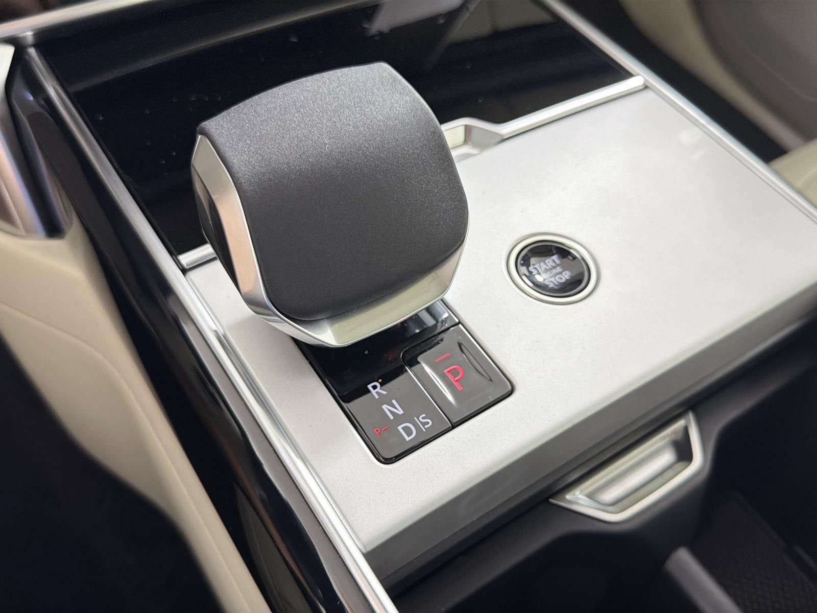 New 2026 Land Rover Range Rover SE AWD/4WD image 16