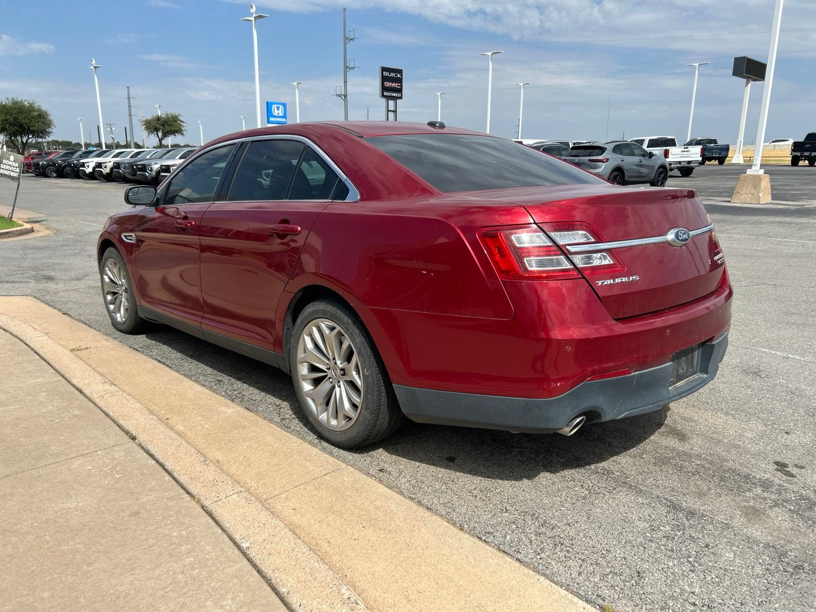 Used 2014 Ford Taurus Limited FWD image 7