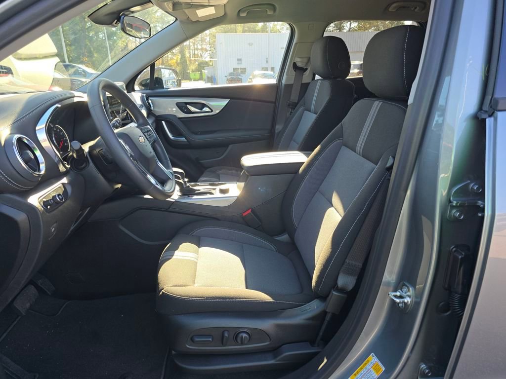 New 2026 Chevrolet Blazer LT w/ Midnight/Sport Edition FWD image 9