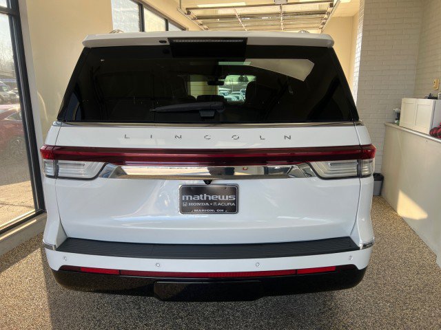 Used 2024 Lincoln Navigator Reserve AWD/4WD image 3