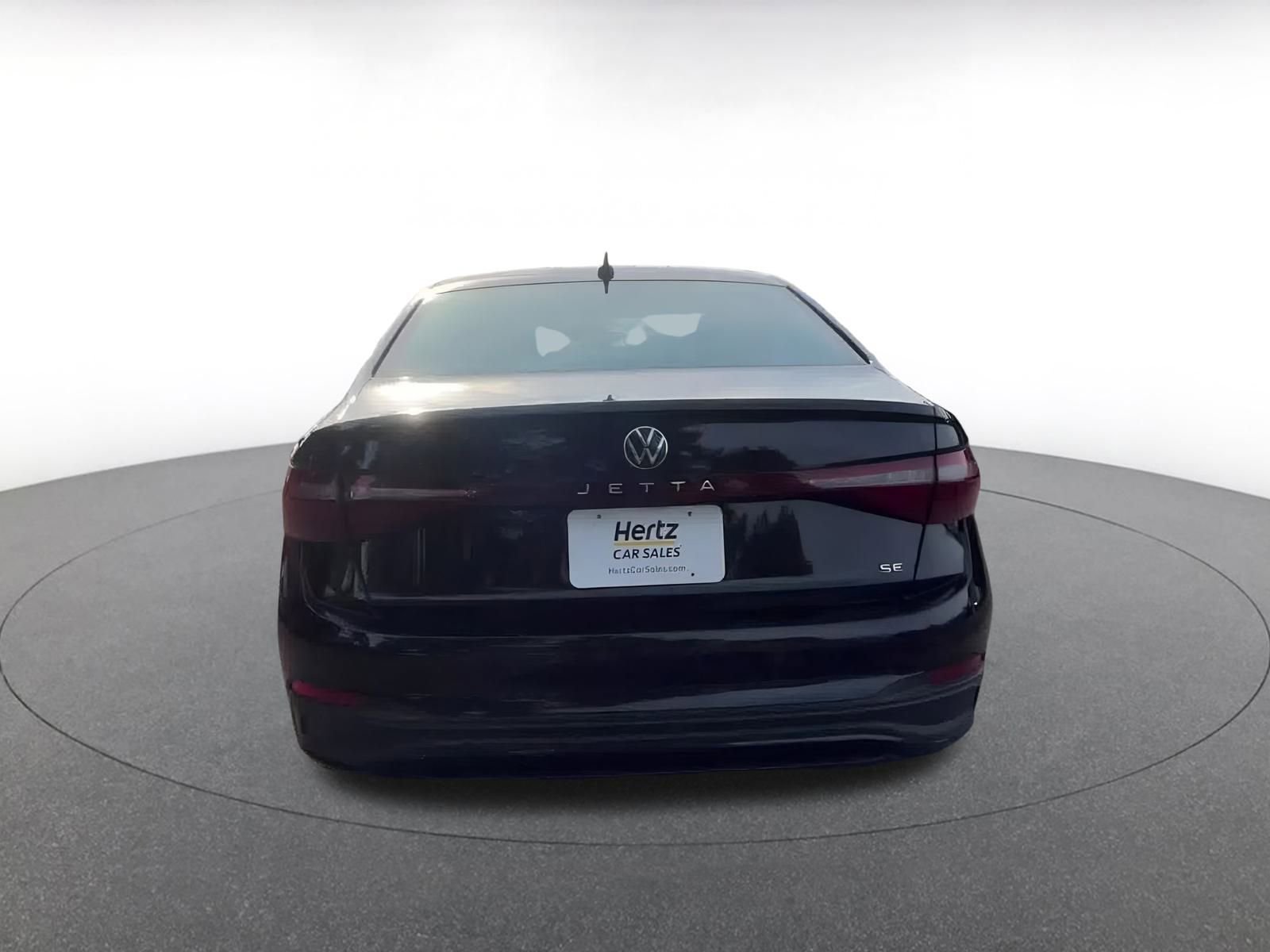 Used 2025 Volkswagen Jetta SE image 12