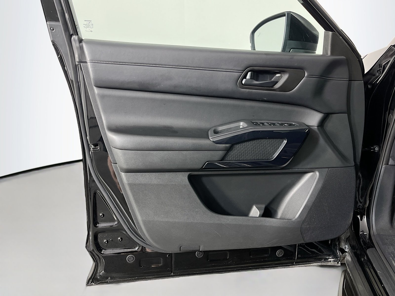 Used 2024 Nissan Pathfinder SV FWD image 27