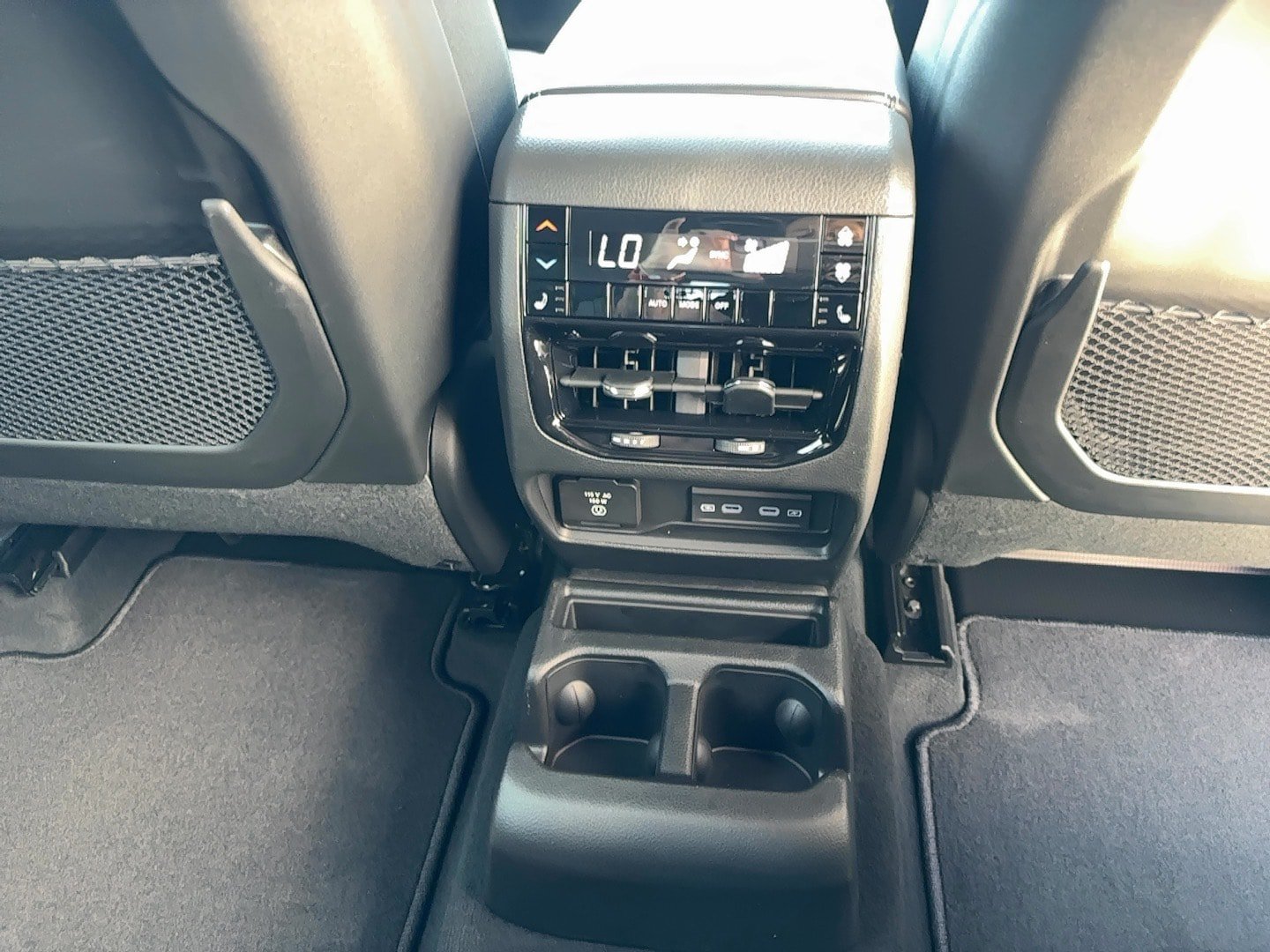New 2026 Jeep Grand Cherokee L Limited w/ Limited Altitude Package AWD/4WD image 12