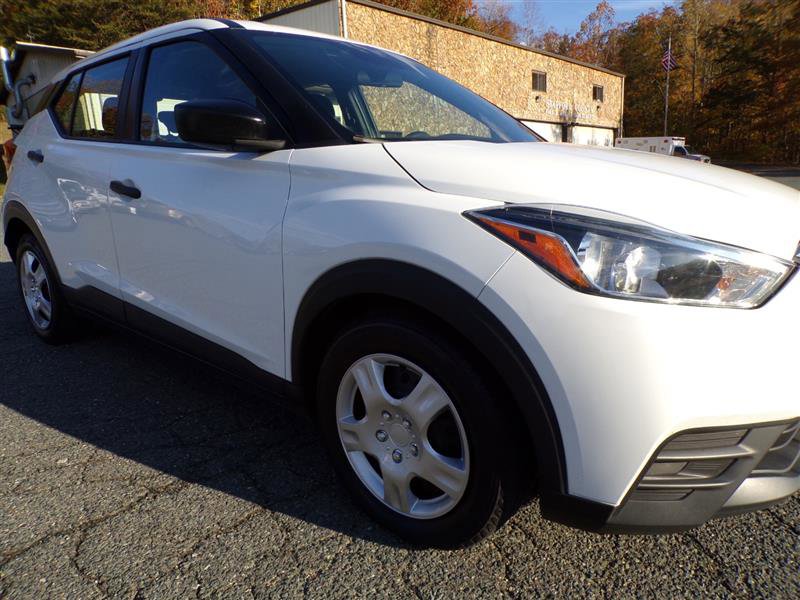 Used 2020 Nissan Kicks S image 4