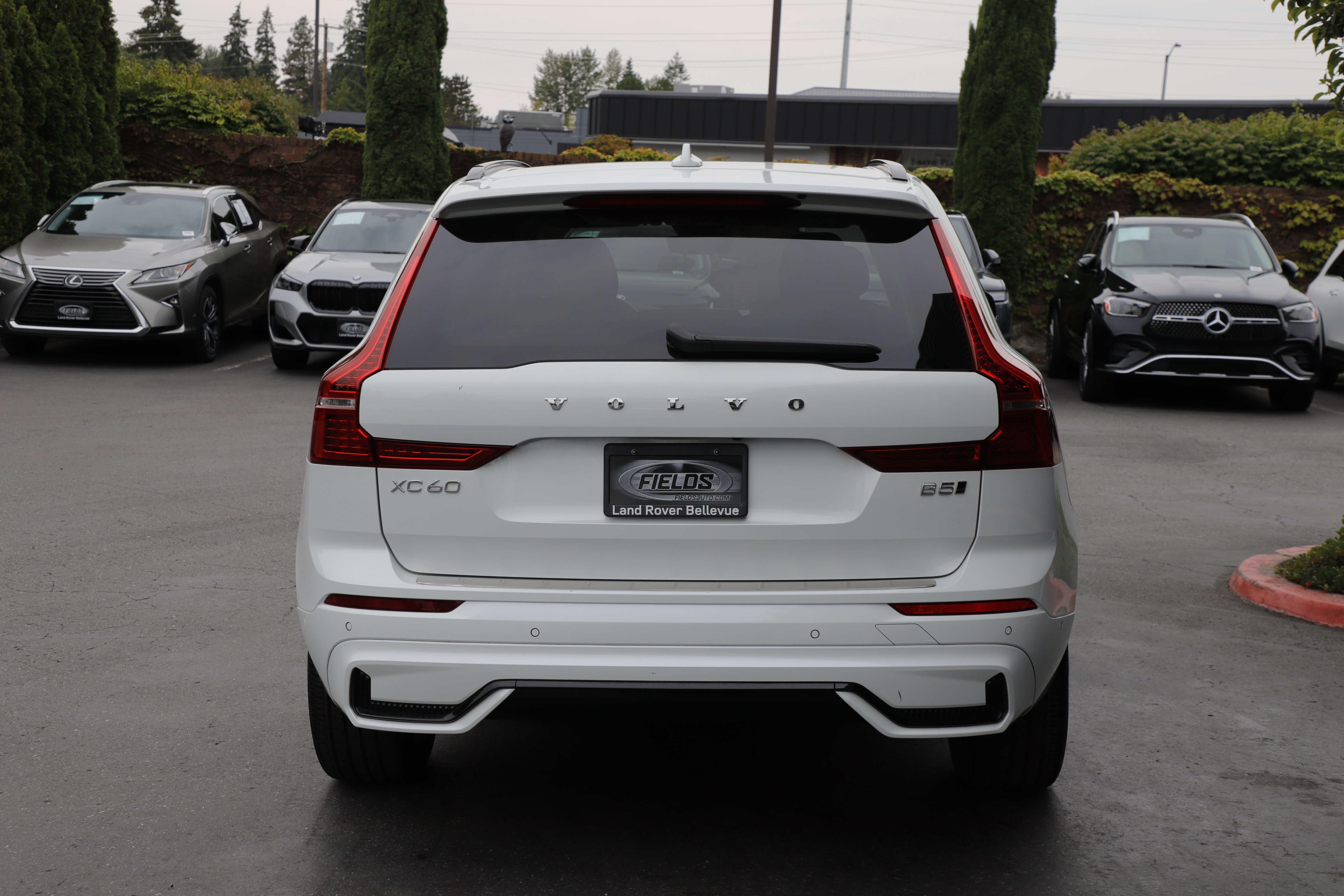 Used 2023 Volvo XC60 B5 Plus w/ Climate Package AWD/4WD image 9