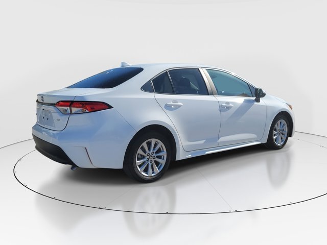 Used 2023 Toyota Corolla LE image 3