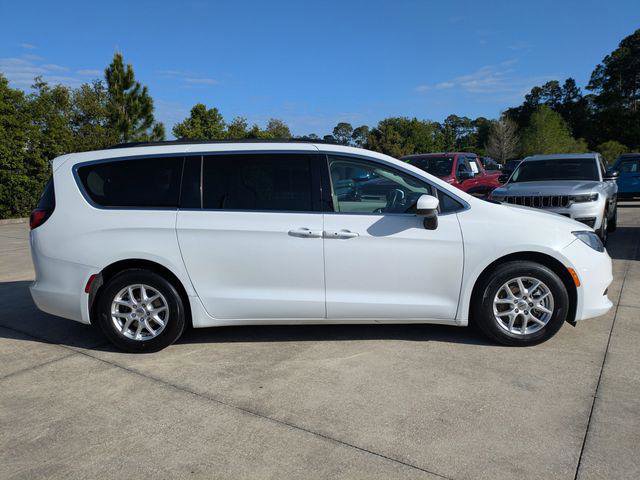 Certified 2021 Chrysler Voyager Lxi FWD image 3